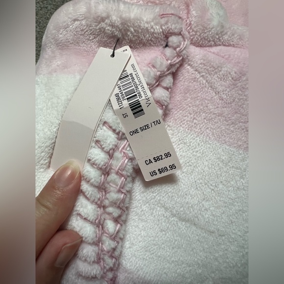 VICTORIAS Secret Sherpa Throw *NWT* - Picture 2 of 3